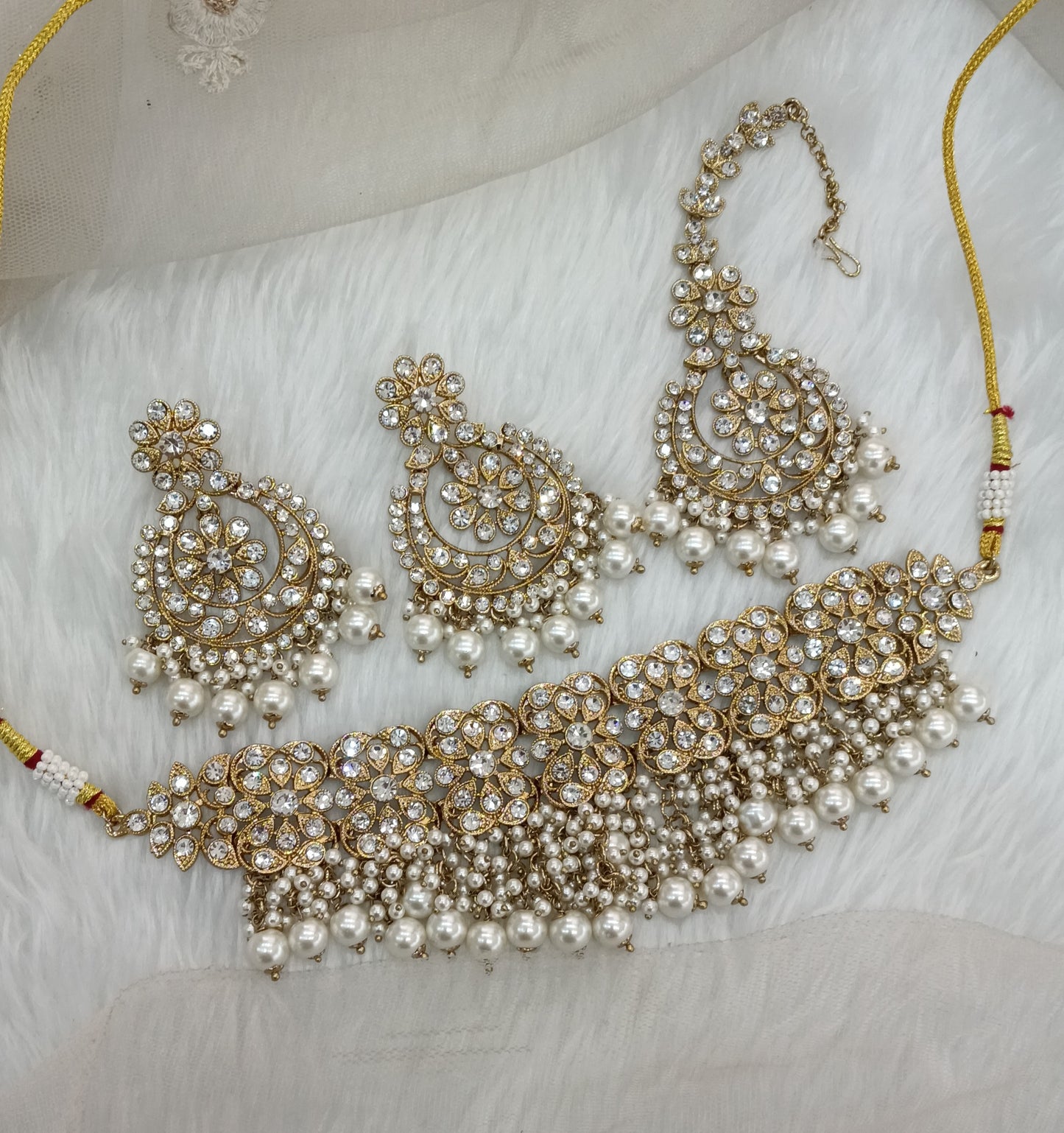 White Antique Gold Choker Jewellery Jot Set