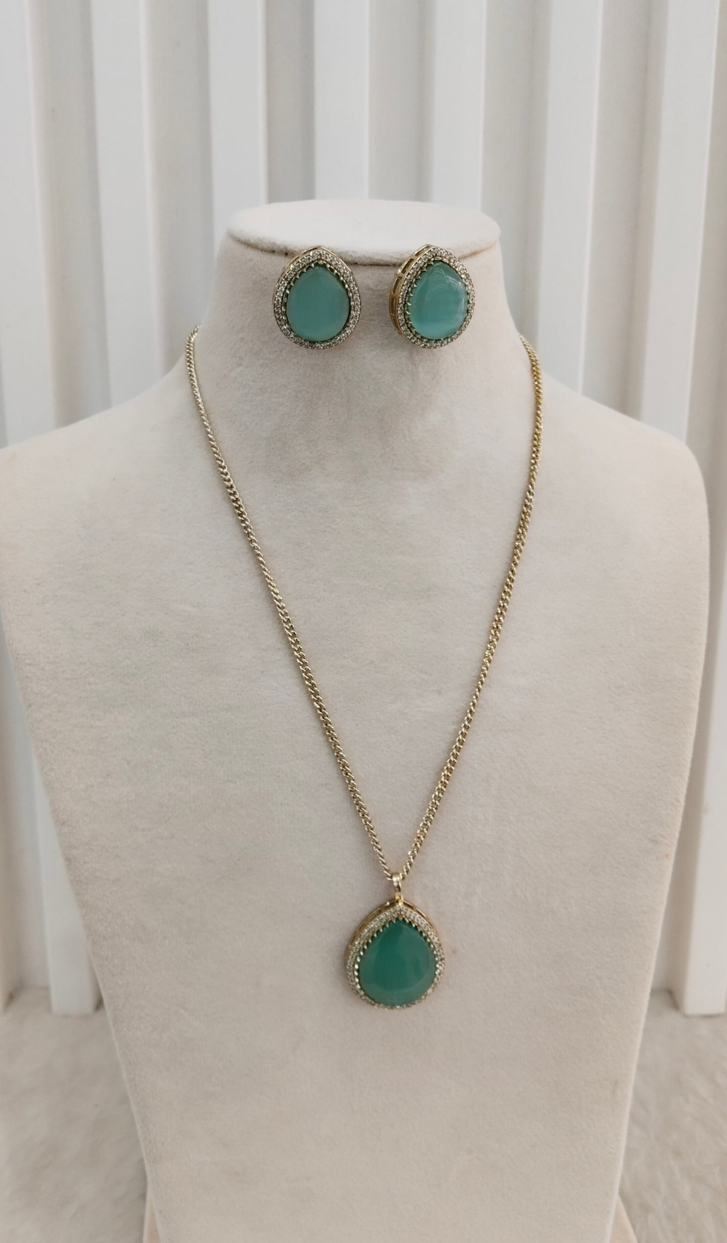 Sea Green Gold Moissanite Kundan Necklace Jewellery Avenger Chain Set