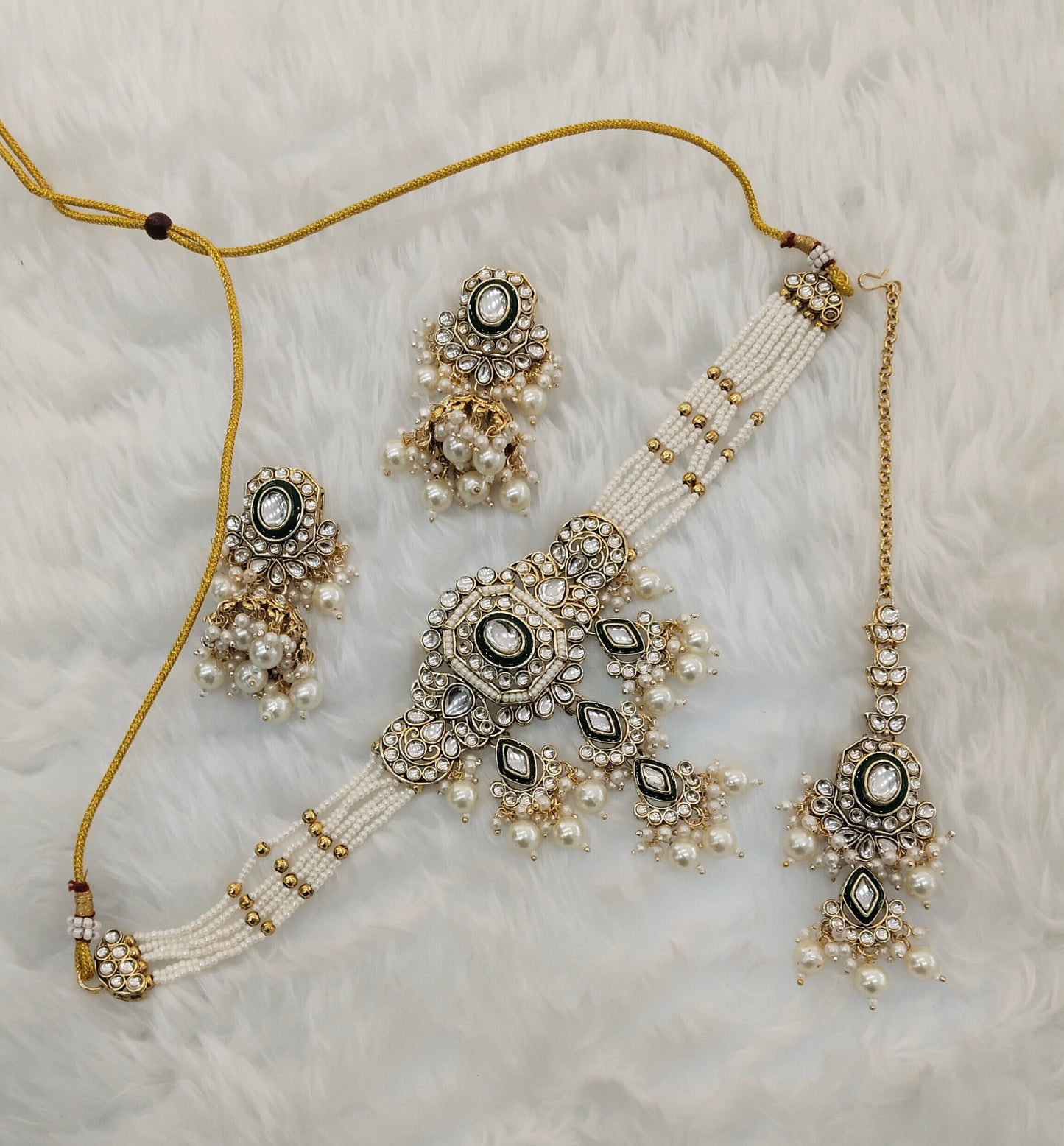 White Kundan Choker Jewellery Doms Set