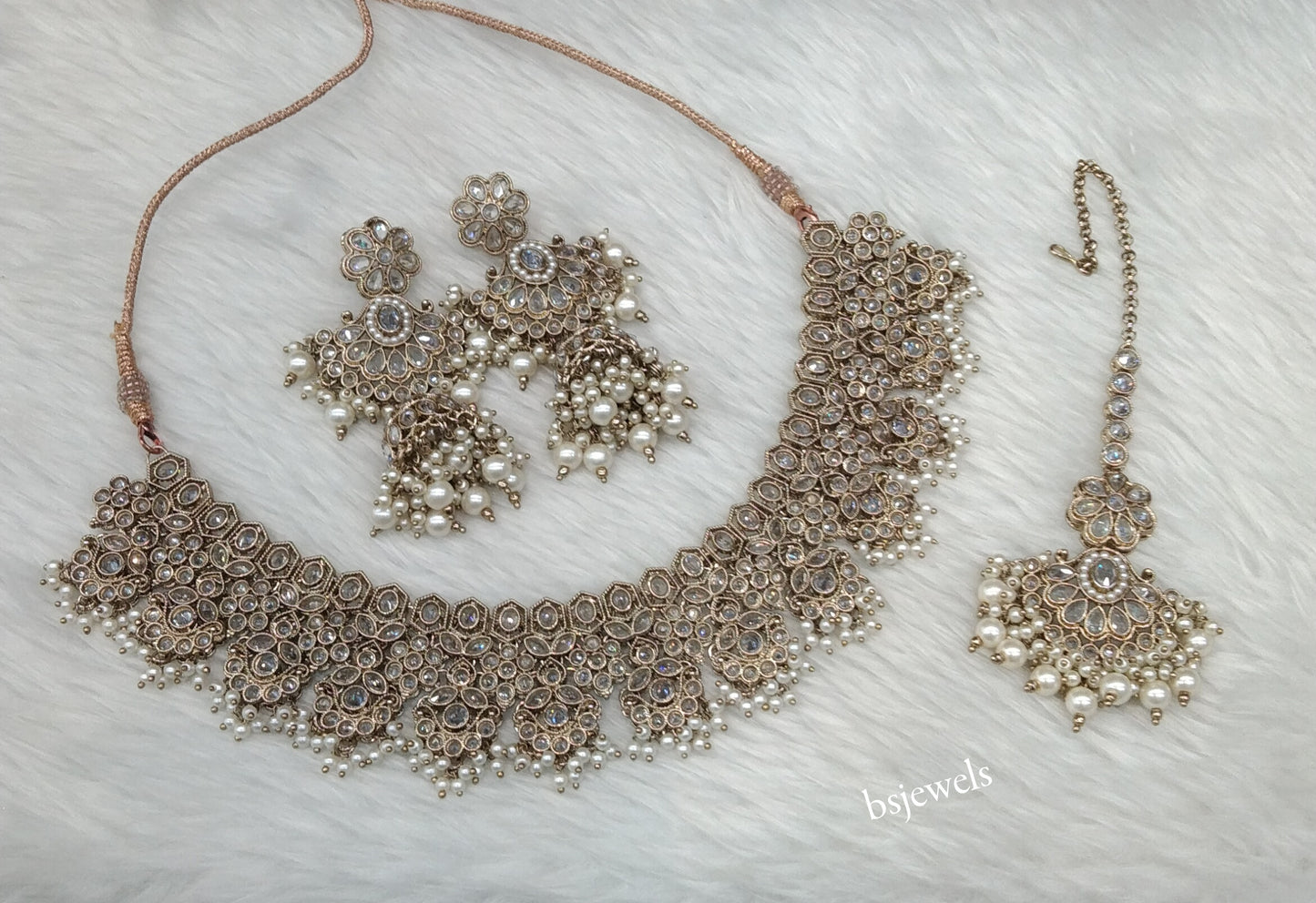Antique White Necklace Harper sets