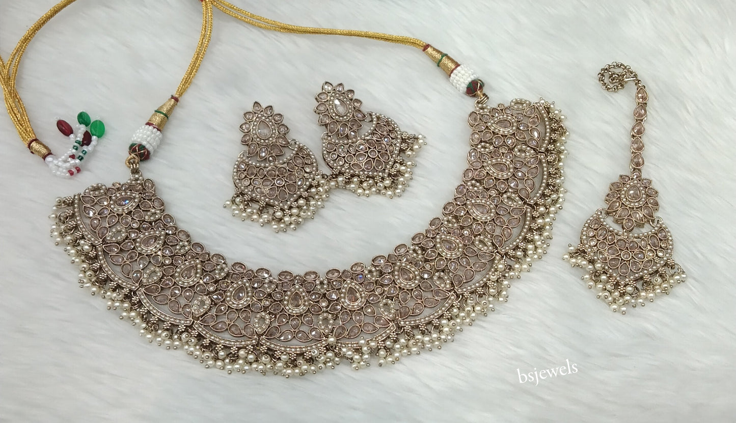 Antique White Necklace Harper sets