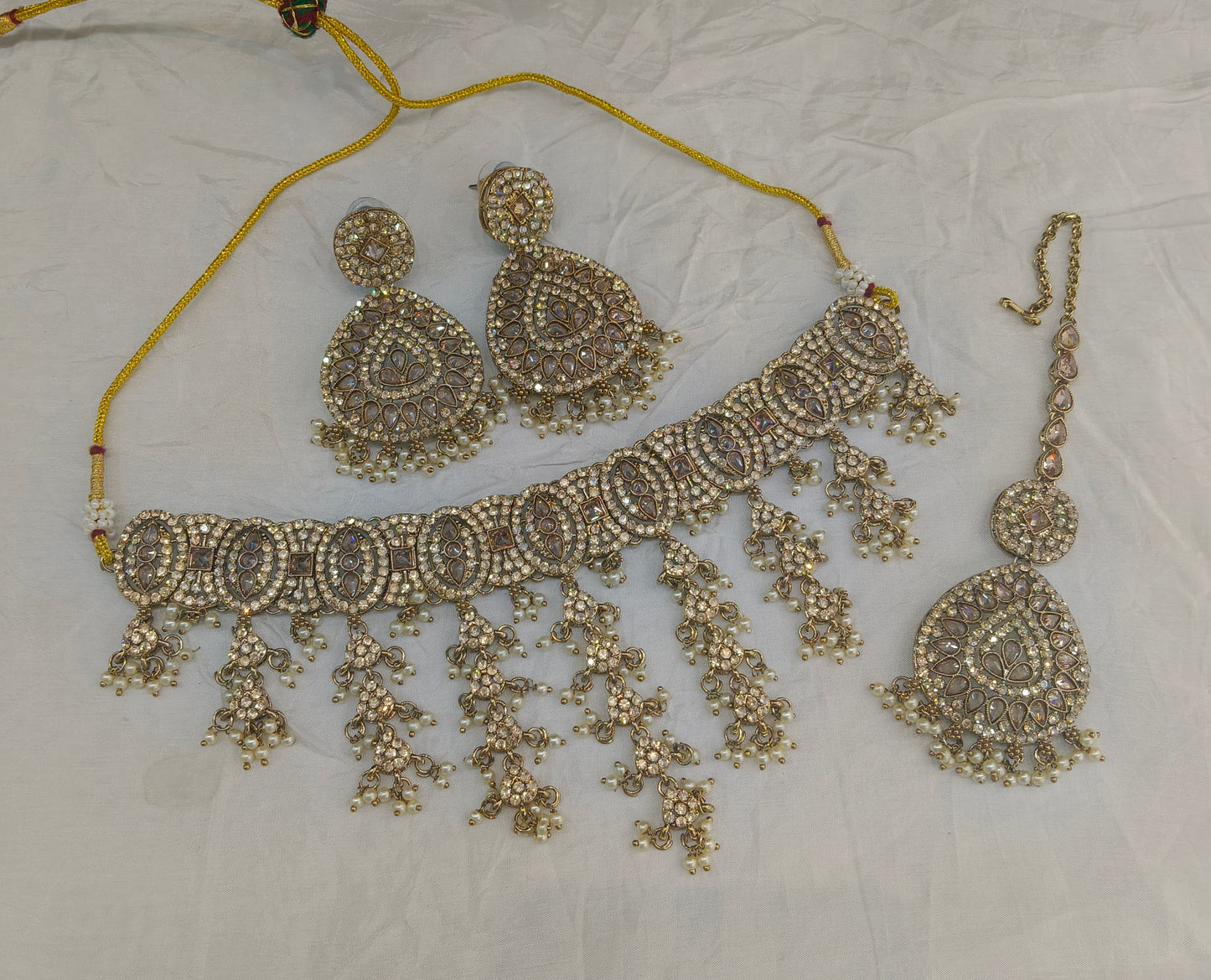 Antique Gold White Choker Jewellery Inder Set