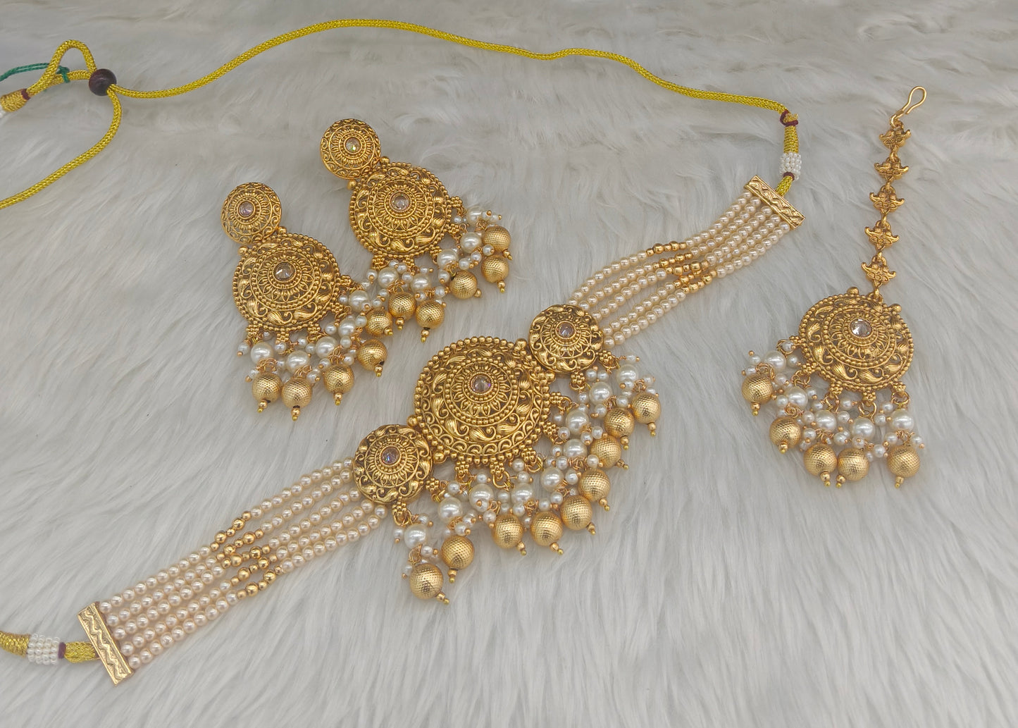 Gold White Polki Choker Jewellery Polki Lipi Set