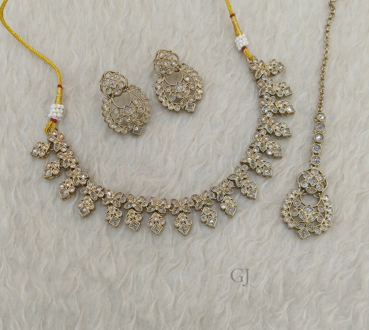 Antique White Necklace Chinu sets