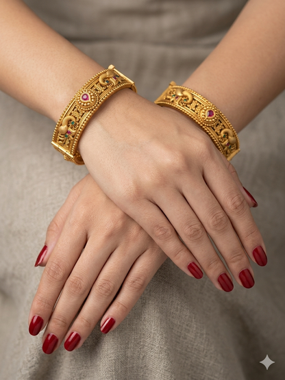Bangles jewelry /Traditional bollywood jewelry Ruby Green Pihu Gold bangles