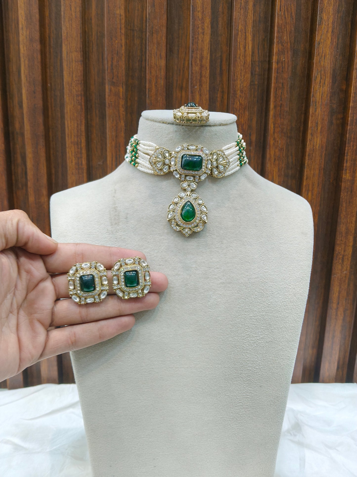 Green Moissanite Kundan Choker Jewellery Gini Set