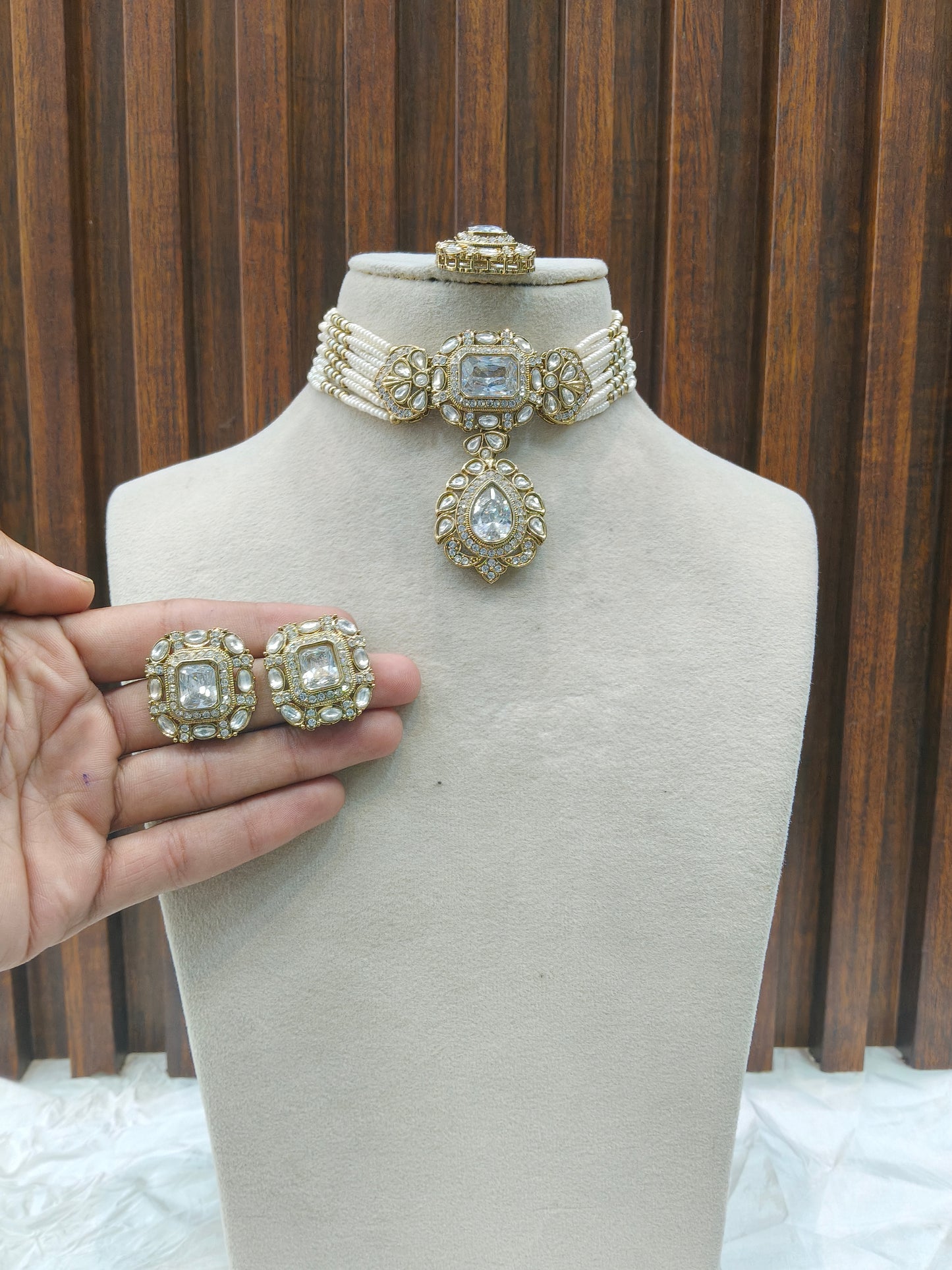 White Moissanite Kundan Choker Jewellery Gini Set