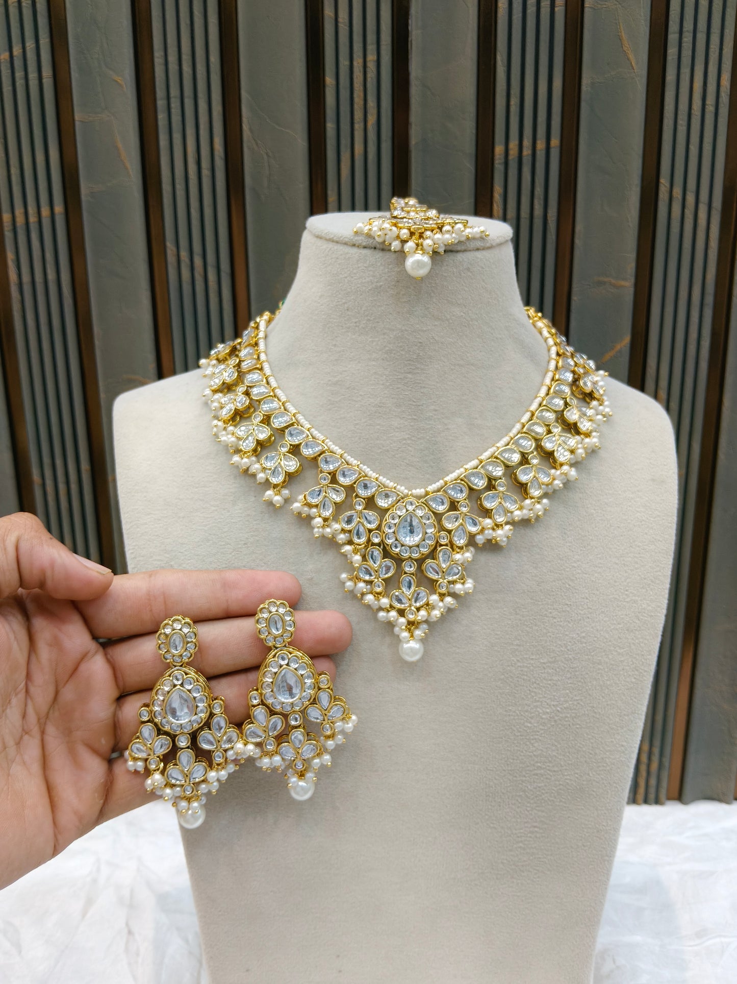 Gold White Kundan Nacklace Shiza sets
