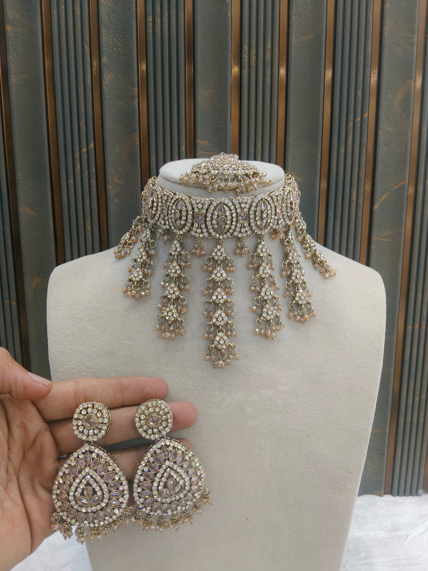 Antique Crystal Choker Jewellery Inder Set