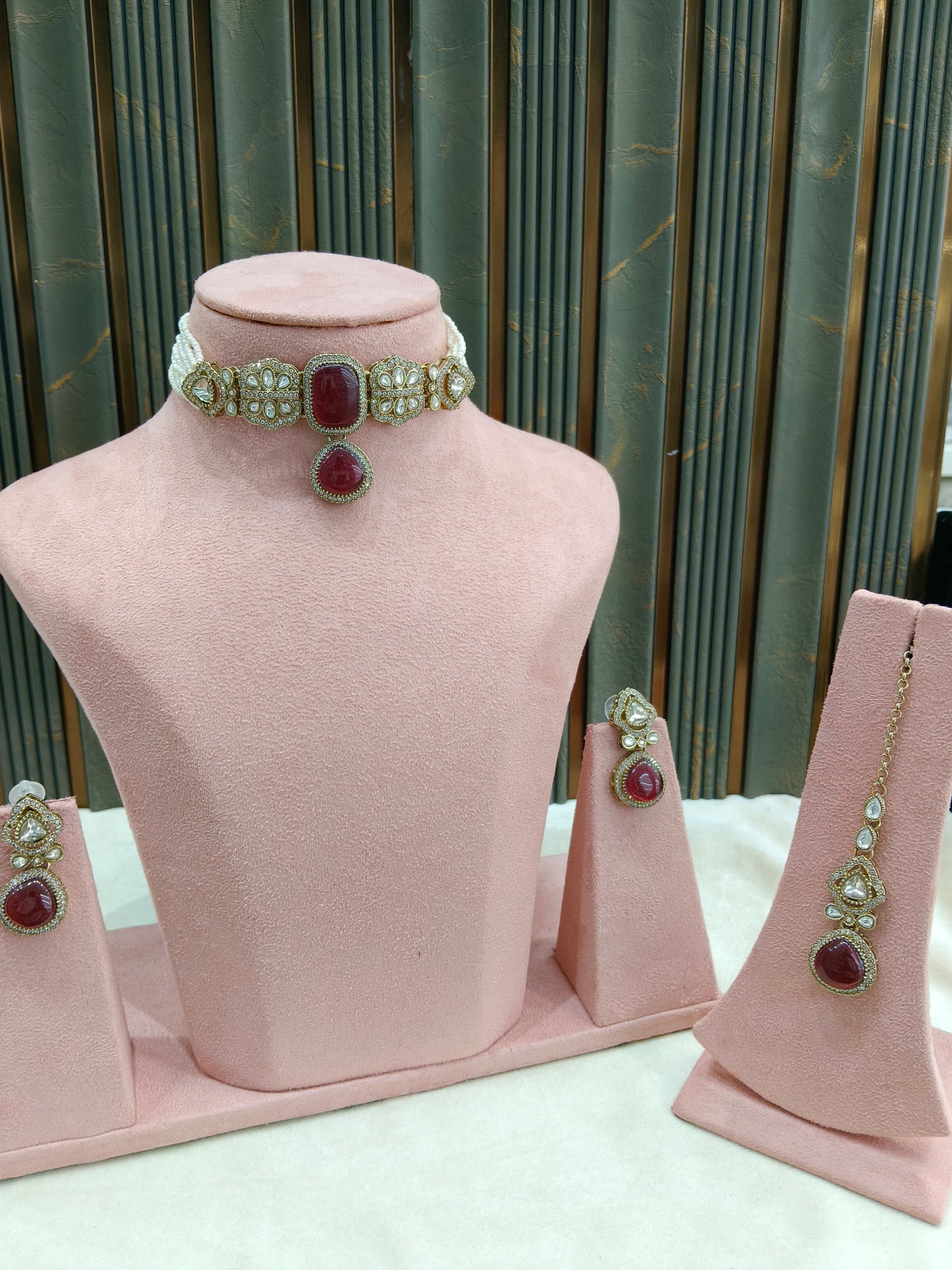 Antique Maroon Moissanite Kundan Choker Jewellery Latin Set