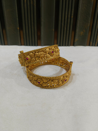 Bangles jewelry /Traditional bollywood jewelry Ruby Palvi Gold bangles