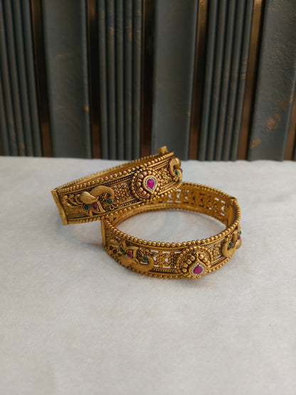 Bangles jewelry /Traditional bollywood jewelry Ruby Green Pihu Gold bangles