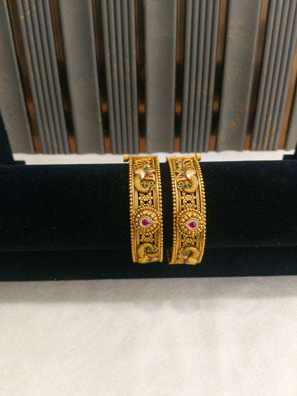 Bangles jewelry /Traditional bollywood jewelry Ruby Green Pihu Gold bangles