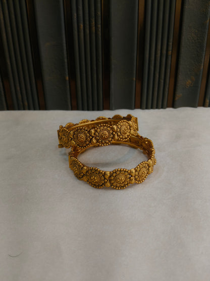 Bangles jewelry /Traditional bollywood jewelry Riza Gold bangles