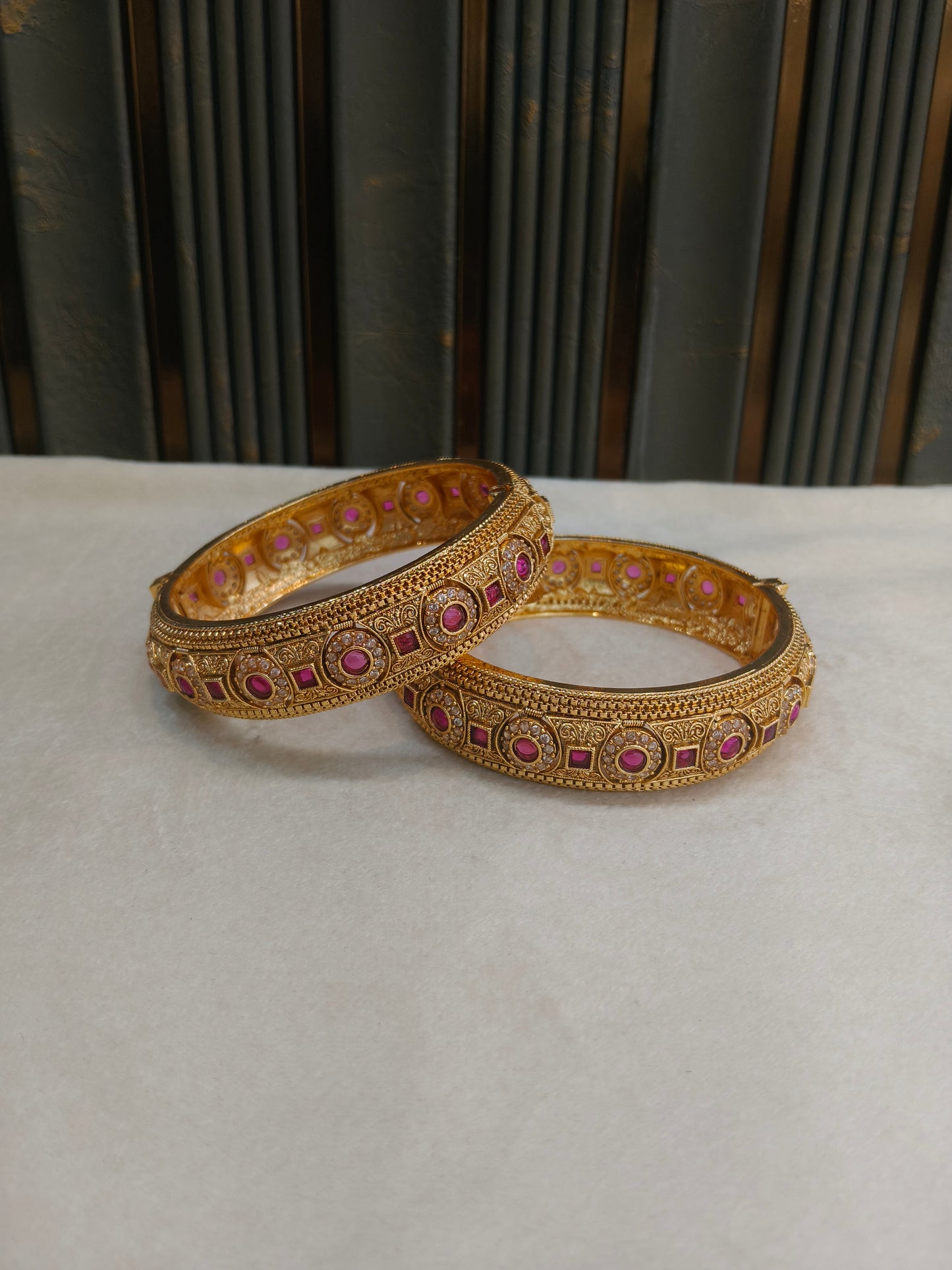 Bangles jewelry /Traditional bollywood jewelry Ruby Fuiza Gold bangles
