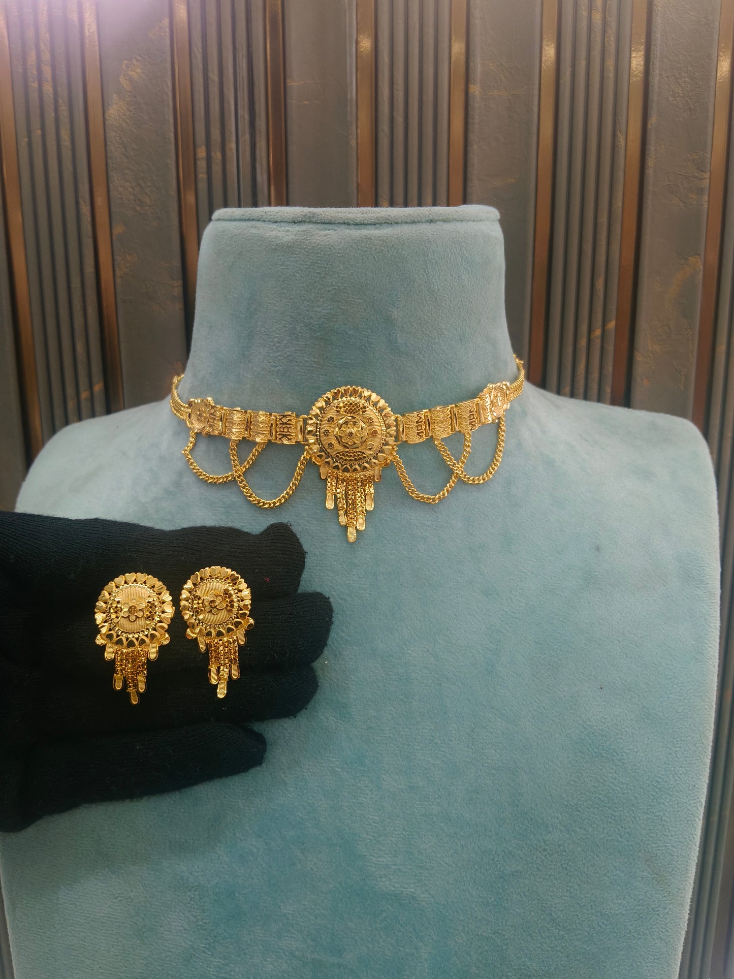 Gold Forming Jewellery Sohi Choker Set