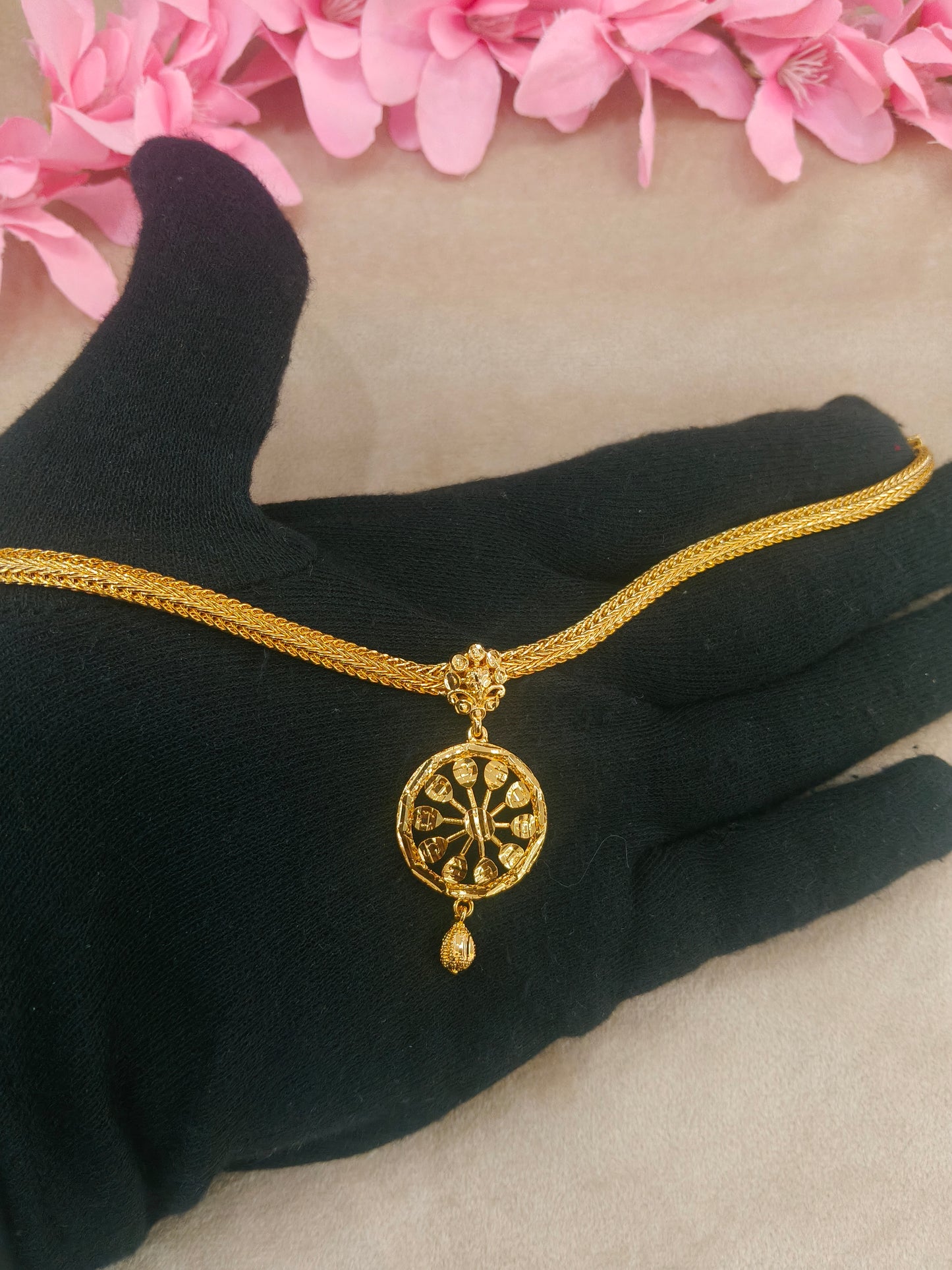 Gold Forming Jewellery Sohi Necklace Set