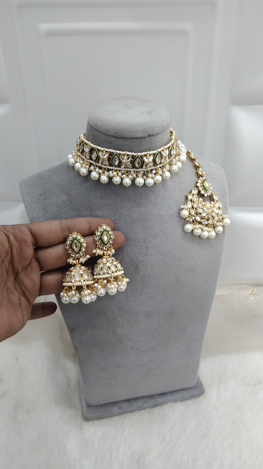 Divya White Kundan Choker Jewellery Set
