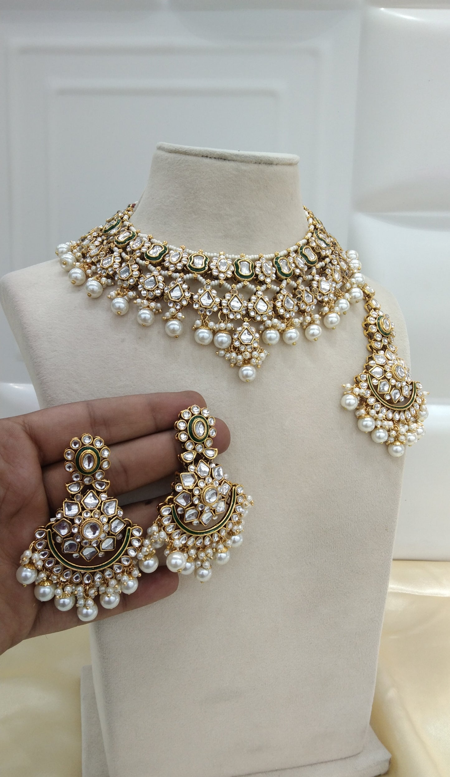 Divyasri  White kundan Indian Jewellery Set