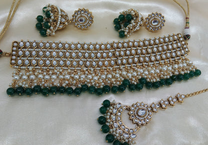 Divti Green kundan Indian Jewellery Set