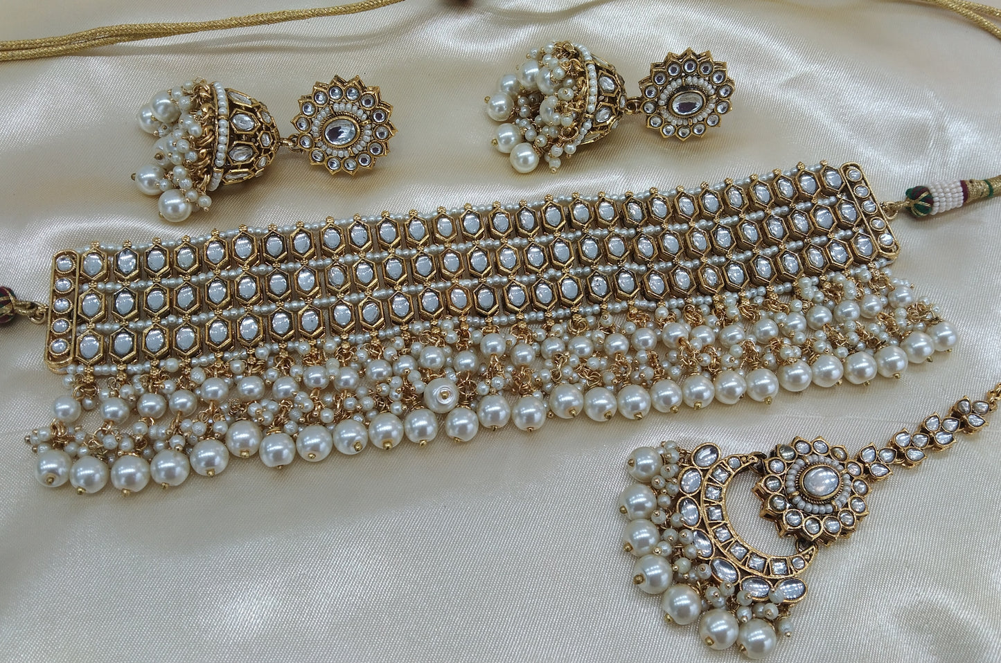 Divti white kundan Indian Jewellery Set