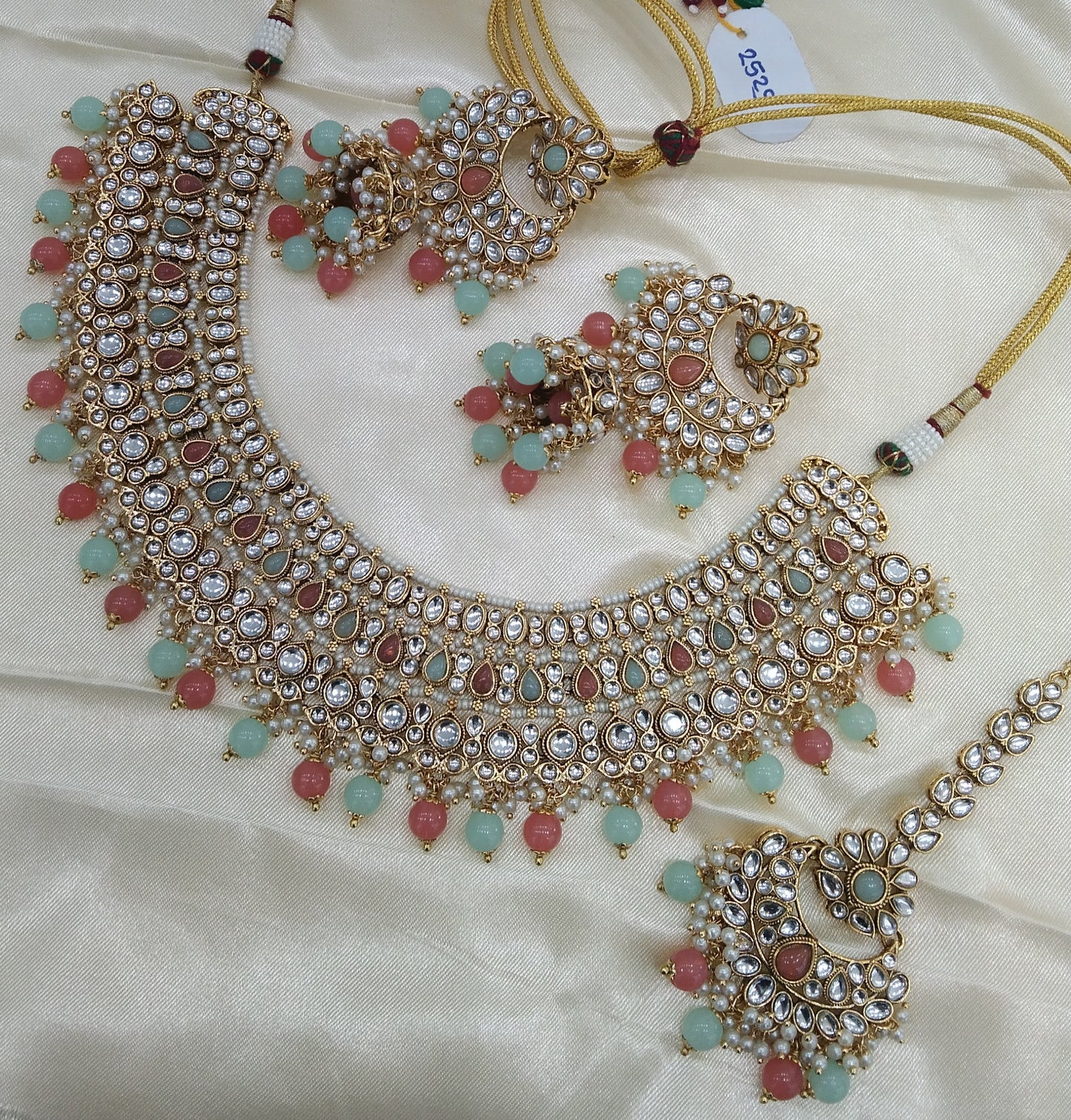 Nuri Gajjri kundan Indian Necklace Jewellery Set