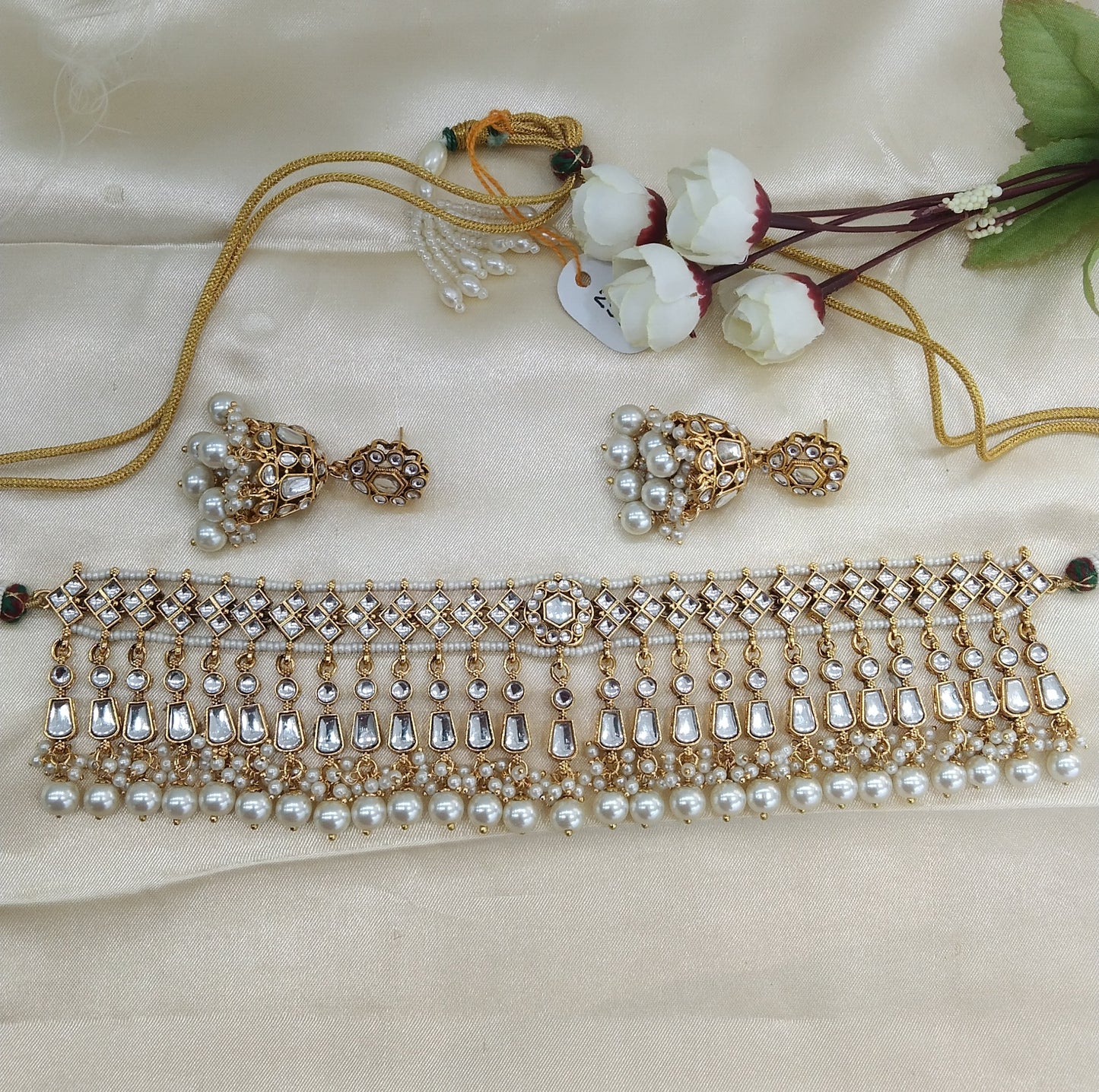 Rolls Gold white Kundan Choker Jewellery Set