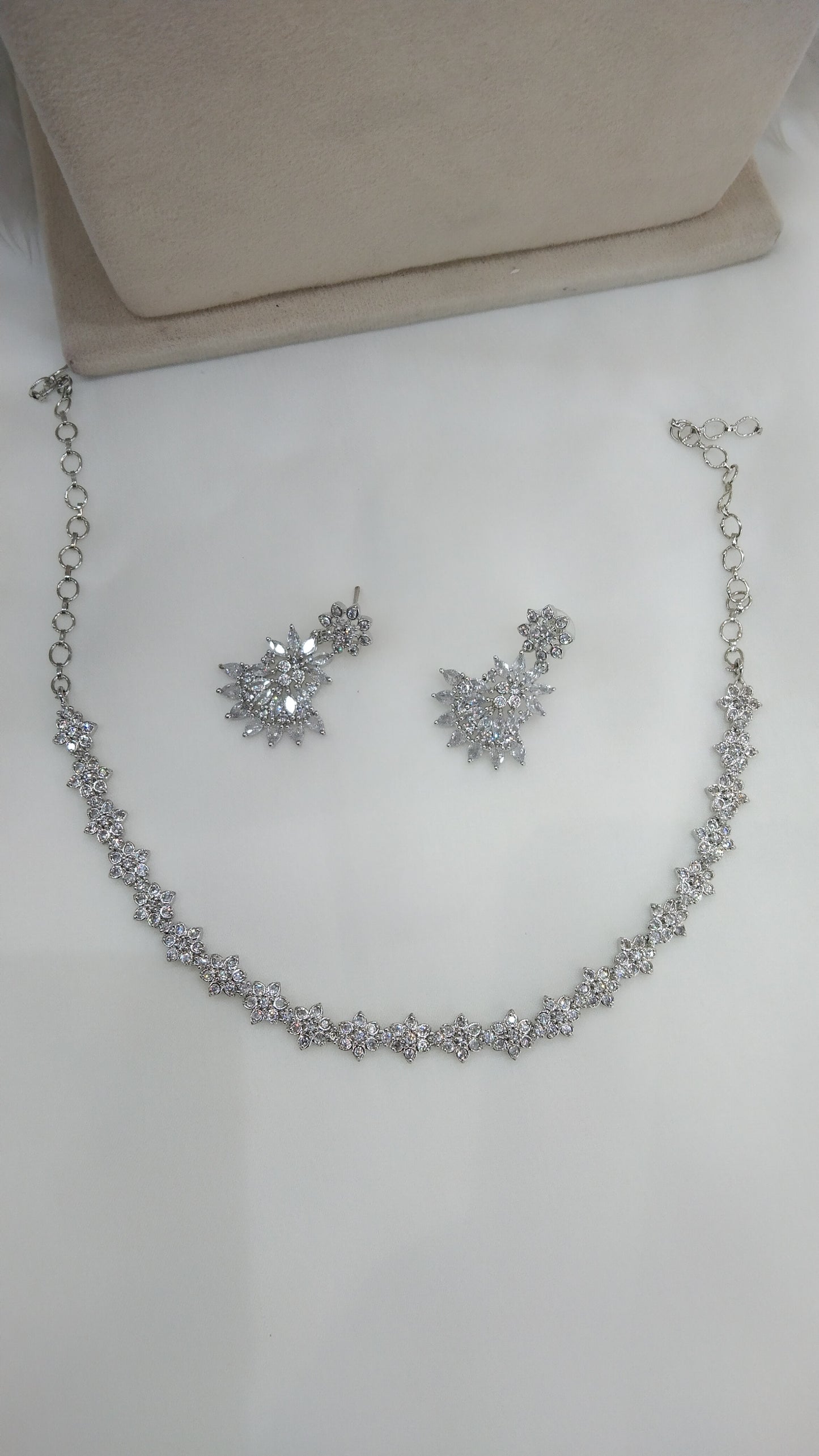 Silver Ad Sia Necklace Set