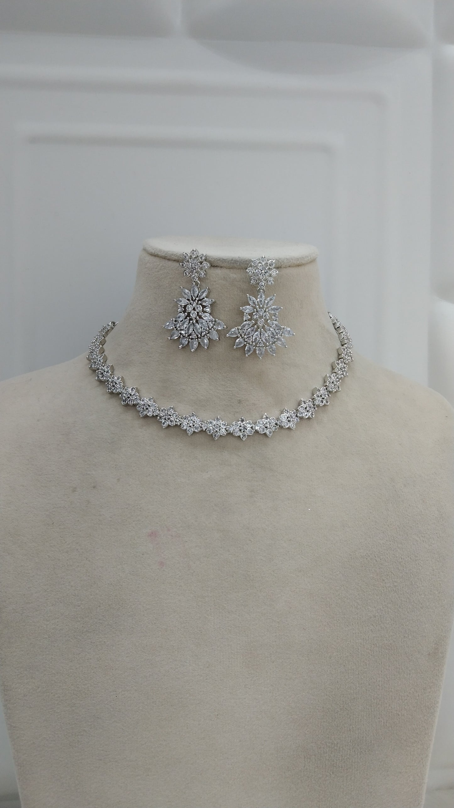 Silver Ad Sia Necklace Set