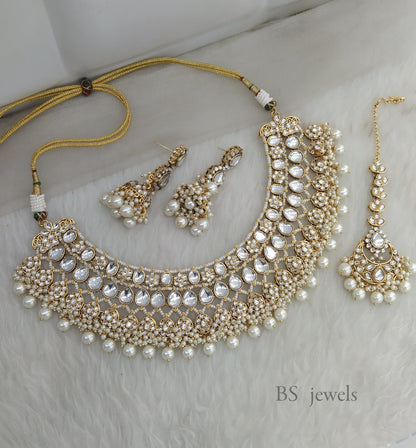Raagavi white Kundan Jewelry Set