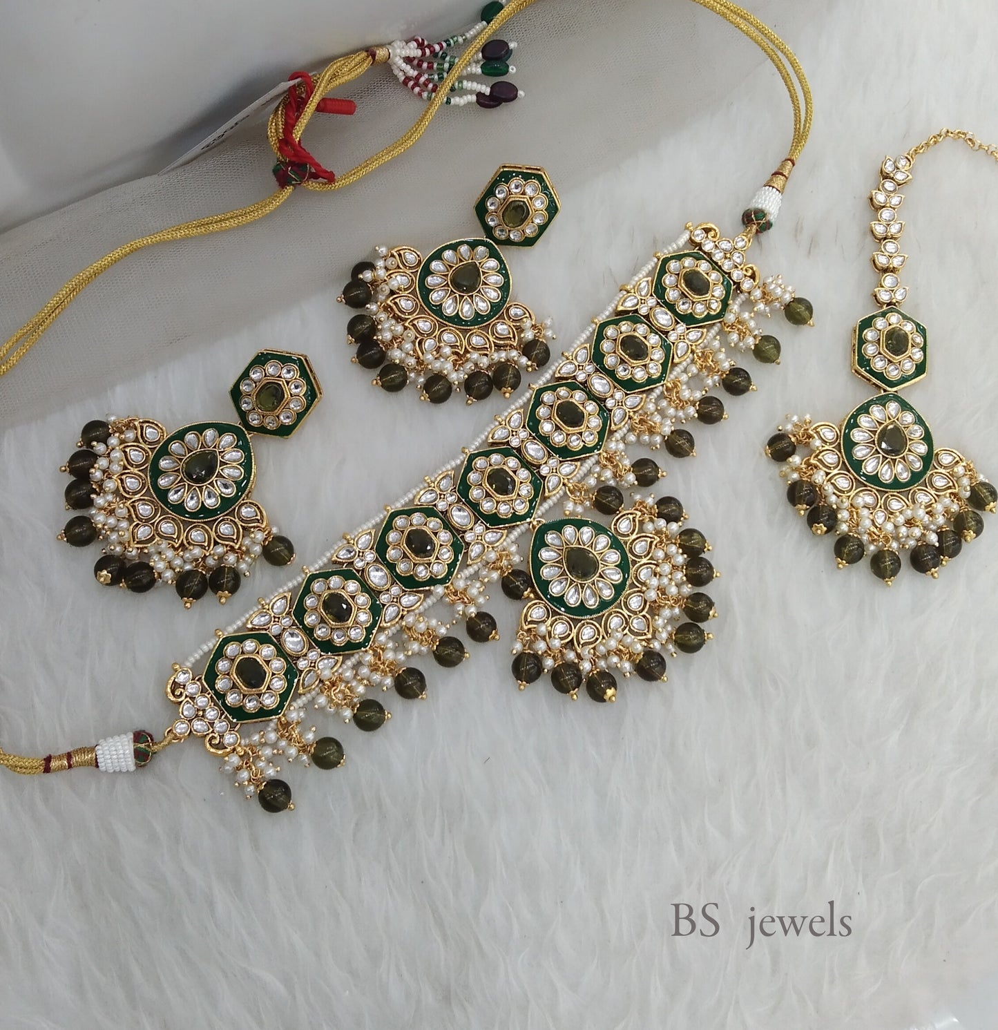 Saanvi Green Kundan Jewelry Necklace Set