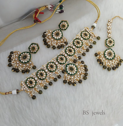 Saanvi Green Kundan Jewelry Necklace Set