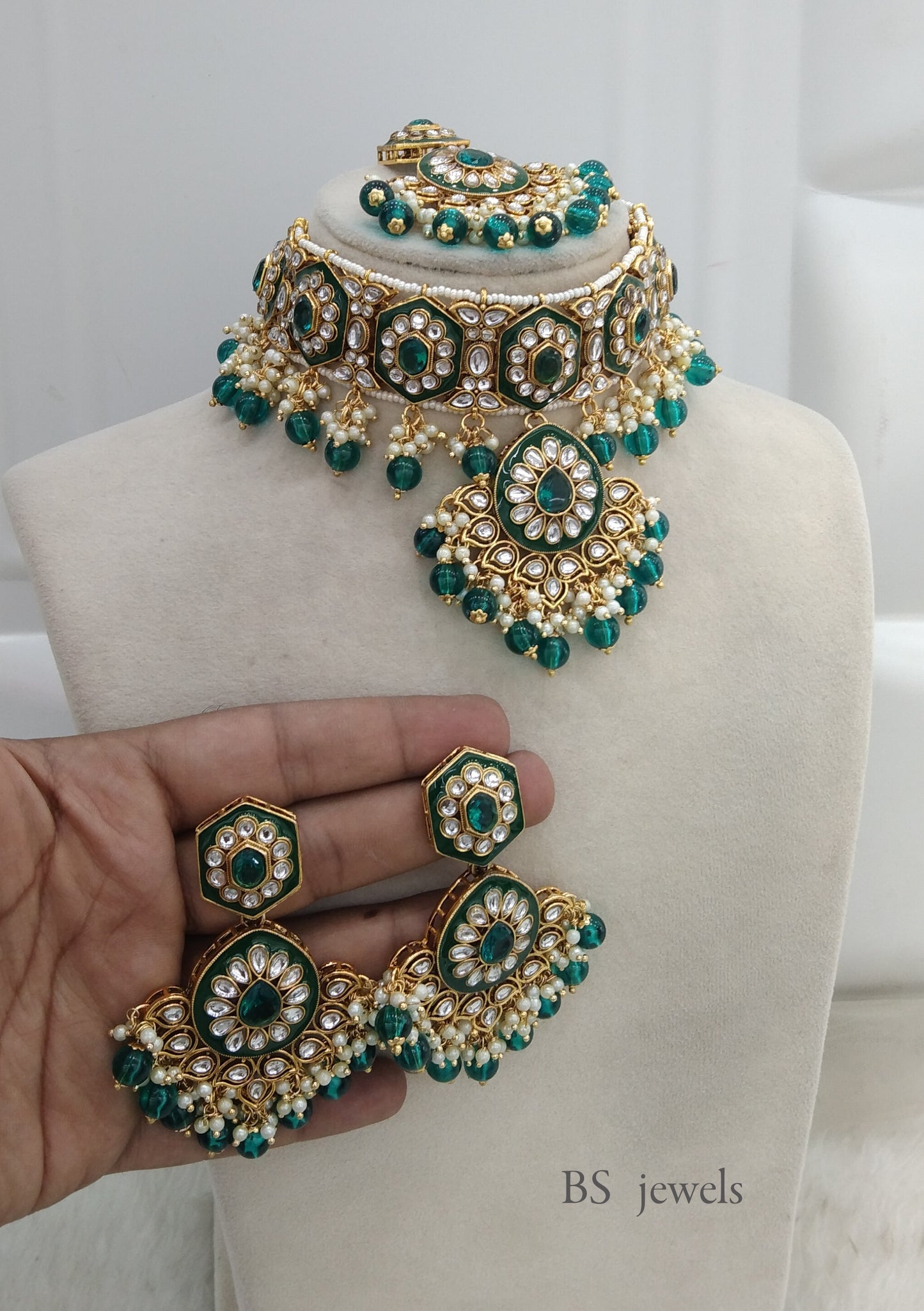 Saanvi Rama Green Kundan Jewelry Necklace Set