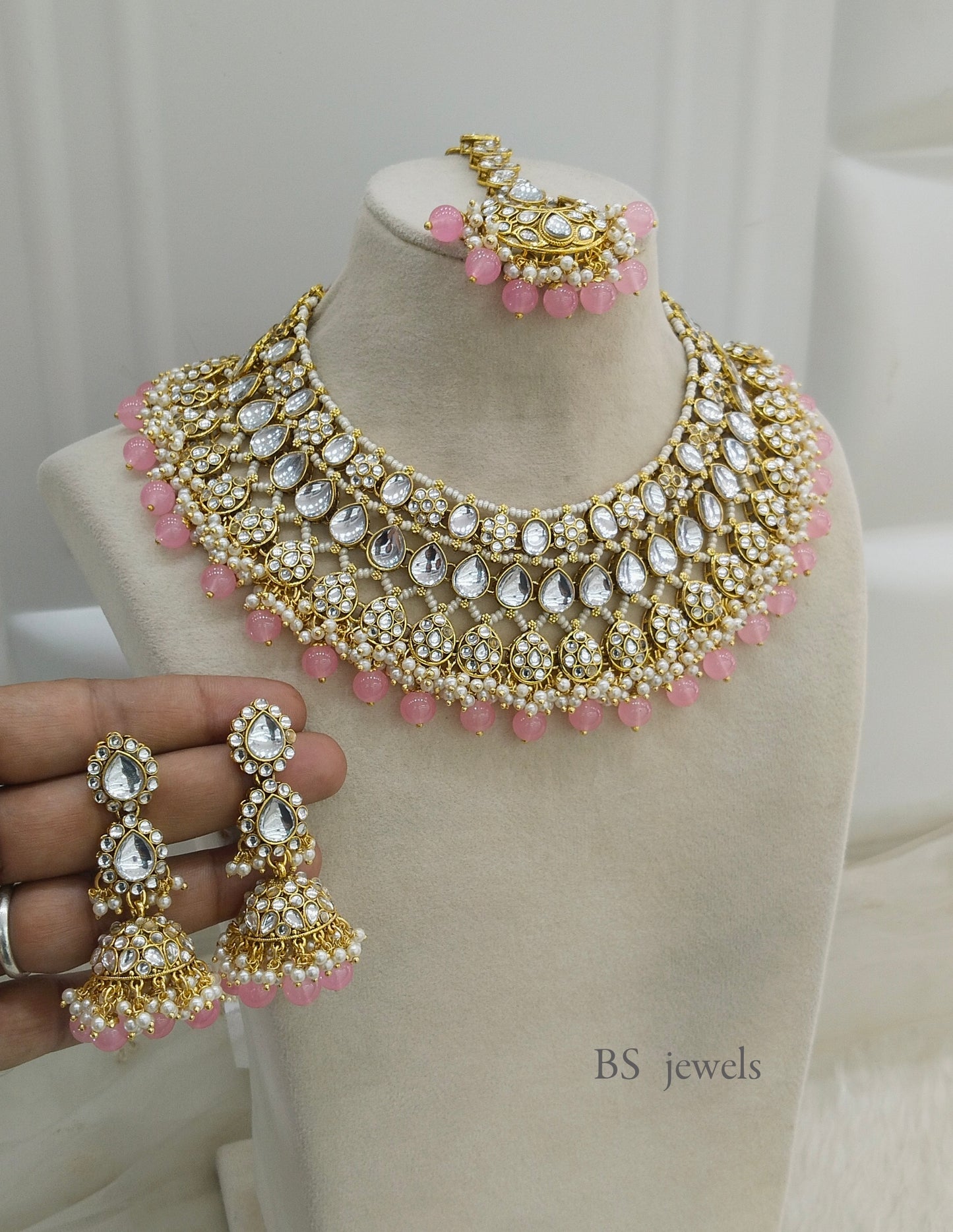 Raagavi Gaajri Kundan Jewelry Necklace Set