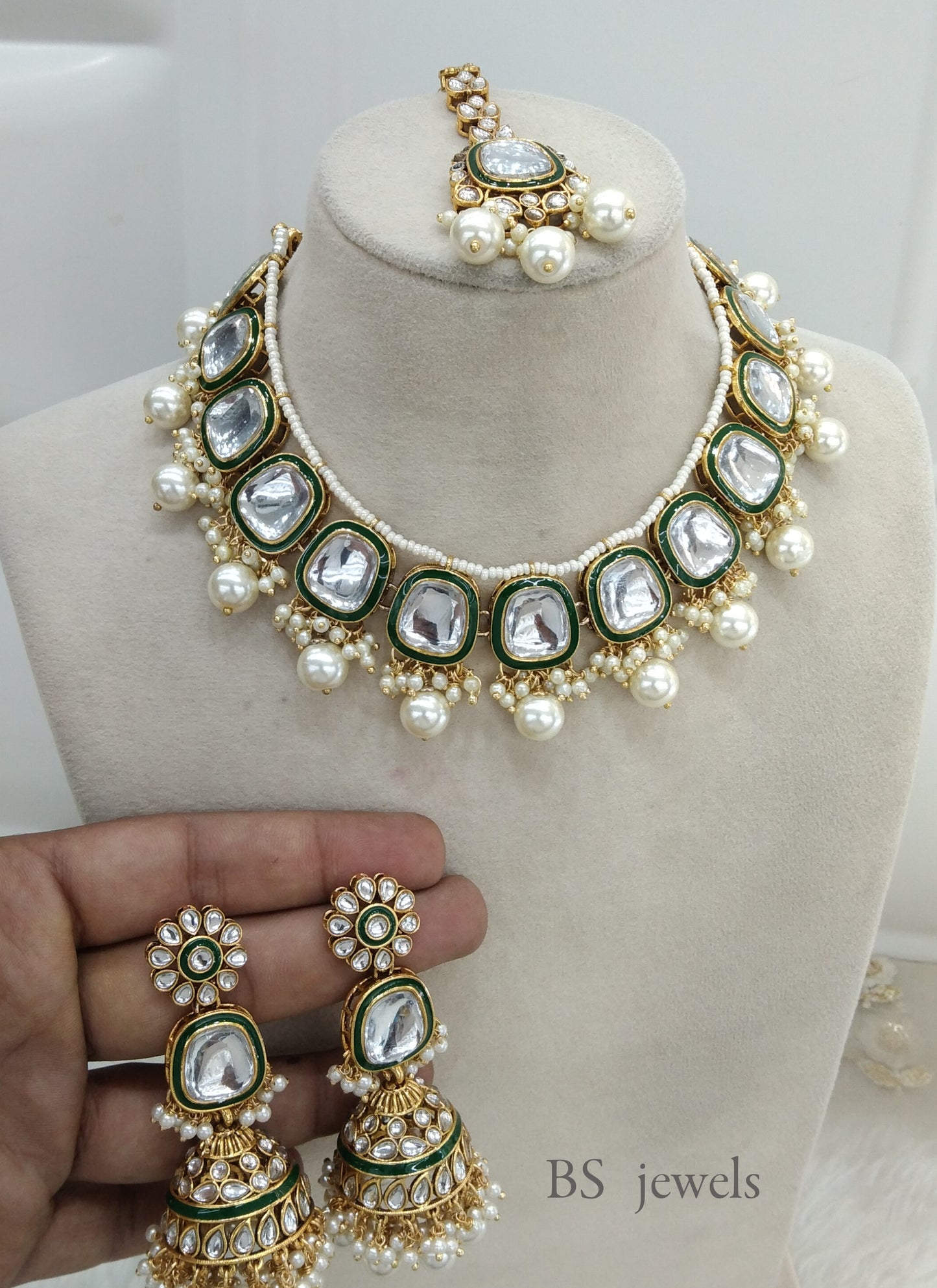 Tanu White Kundan Jewelry Set