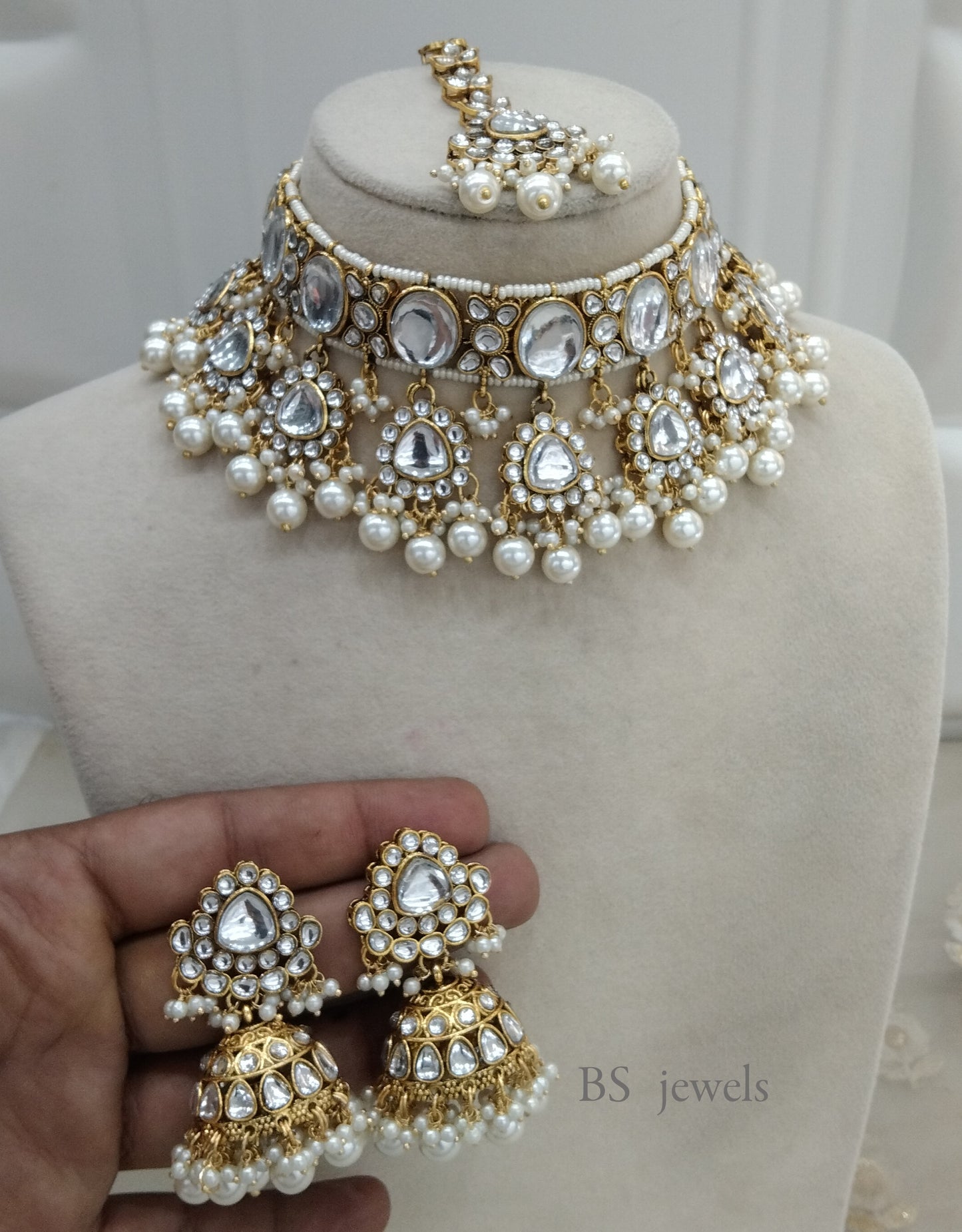 Taani White  Kundan Choker  set Earrings Jewelry