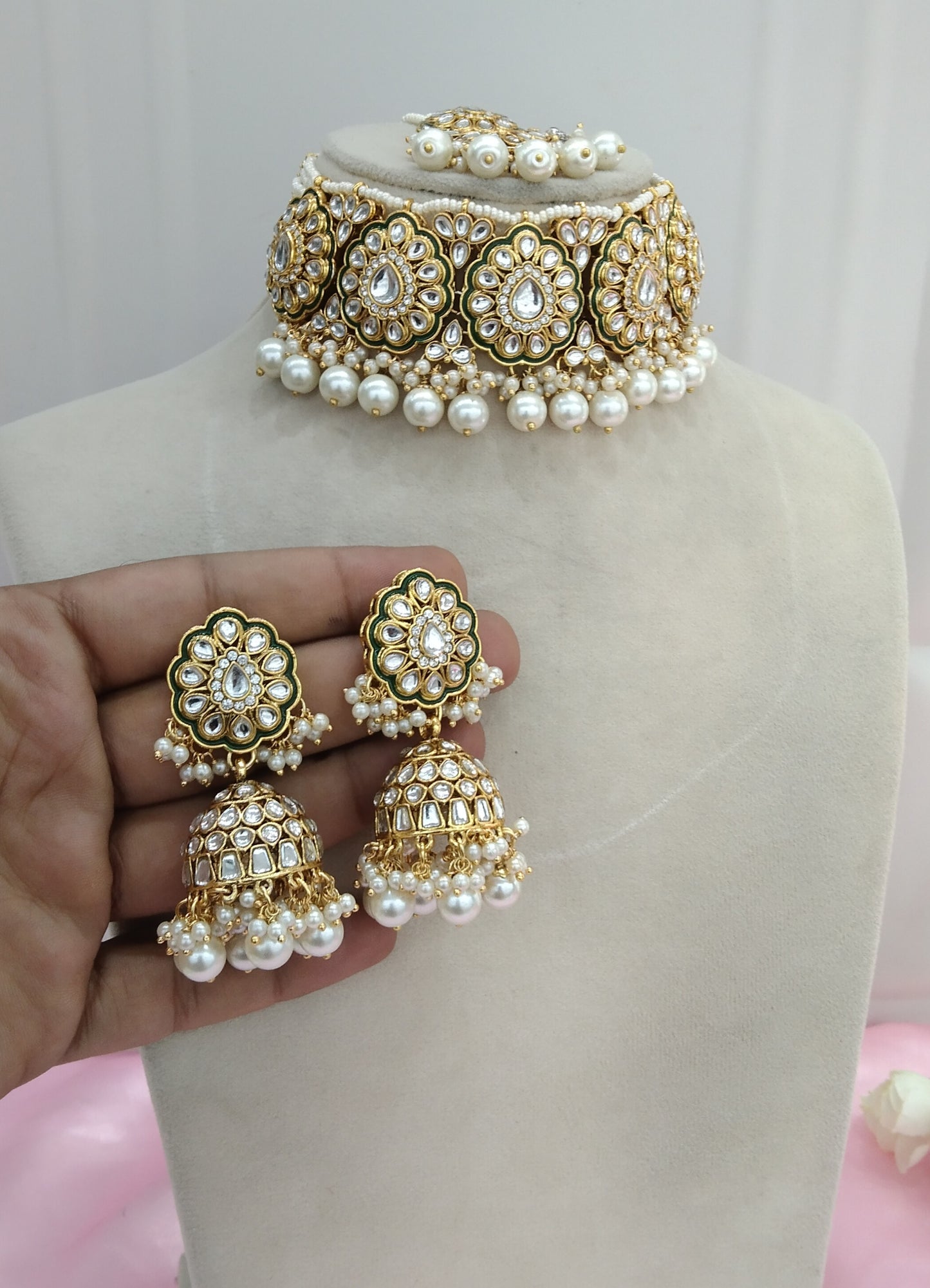 White Kundan Choker Jewellery Wamil Set