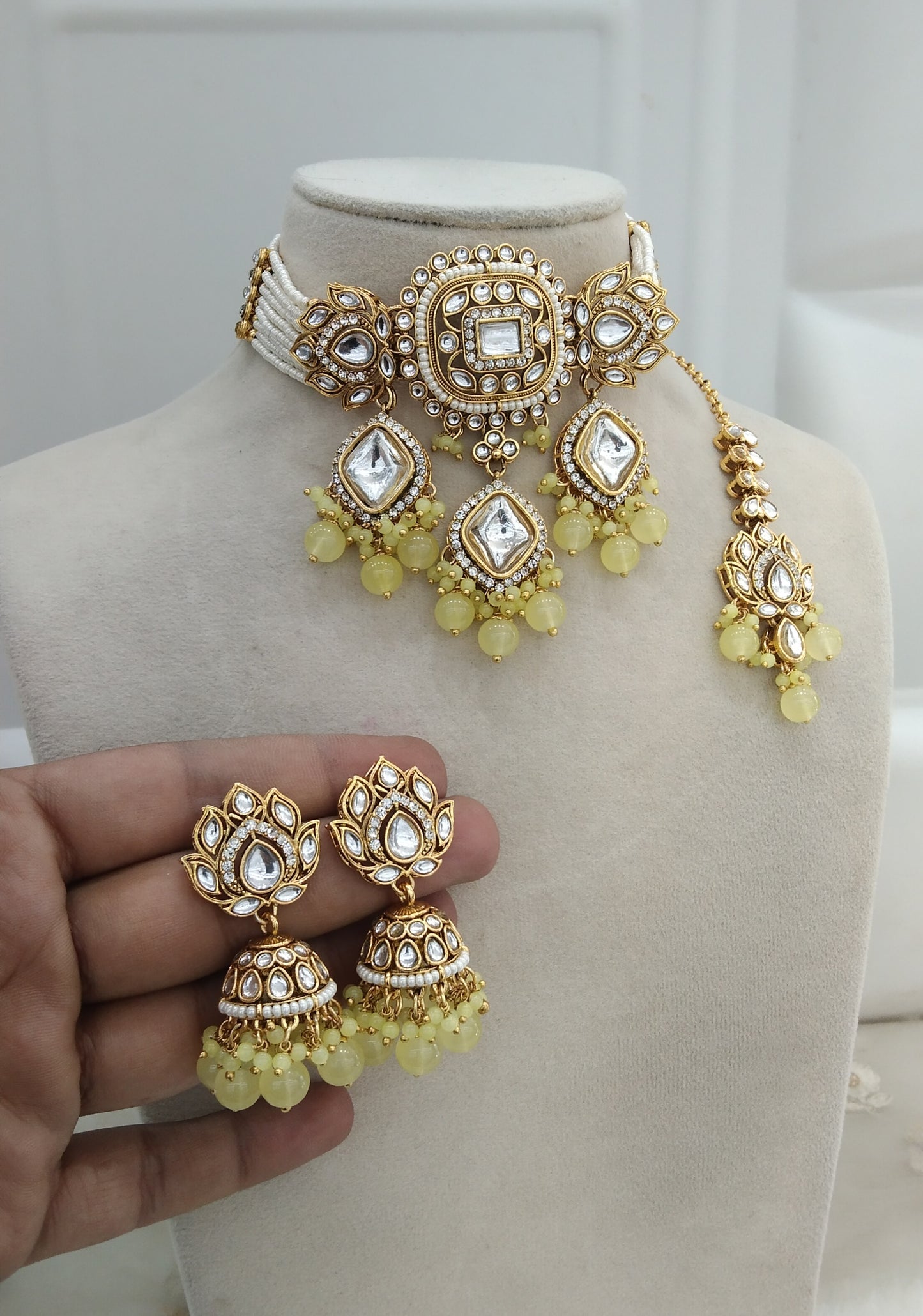 Yellow Kundan Choker Jewellery Hansin Set