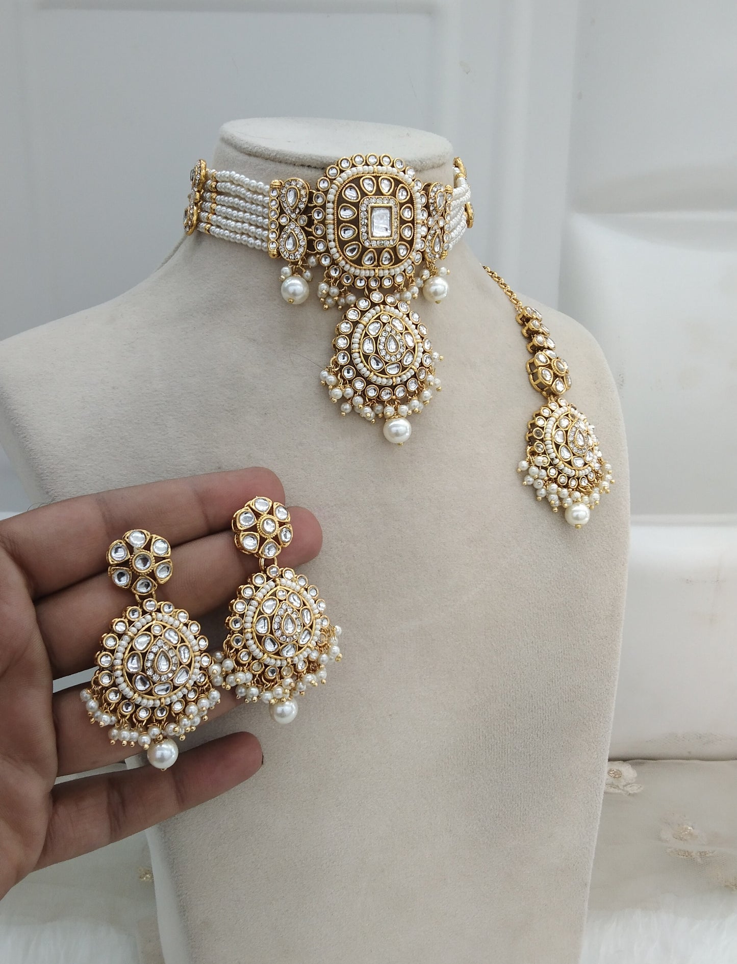 White Kundan Choker Jewellery Lavina Set
