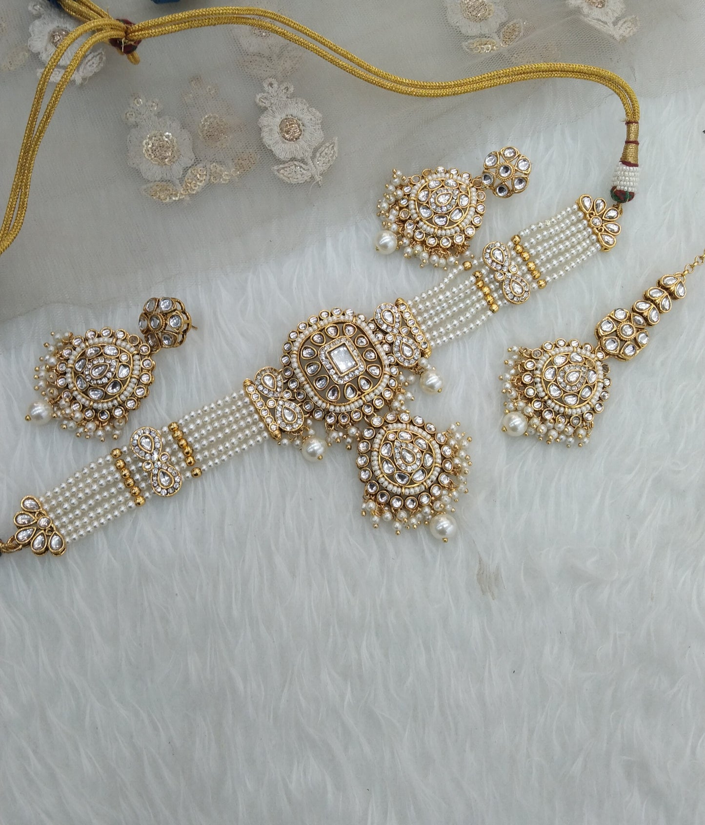 White Kundan Choker Jewellery Lavina Set