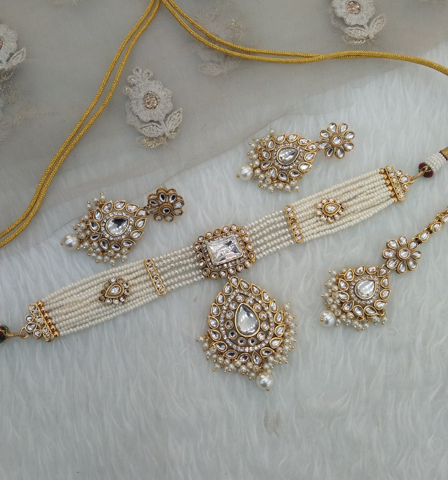 White Kundan Choker Jewellery Kalu Set