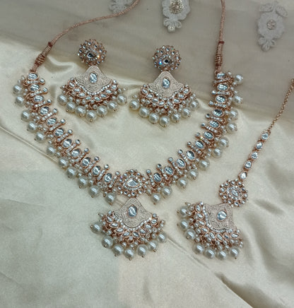 White Kundan 21 Karet Necklace Jewellery Hipi Set