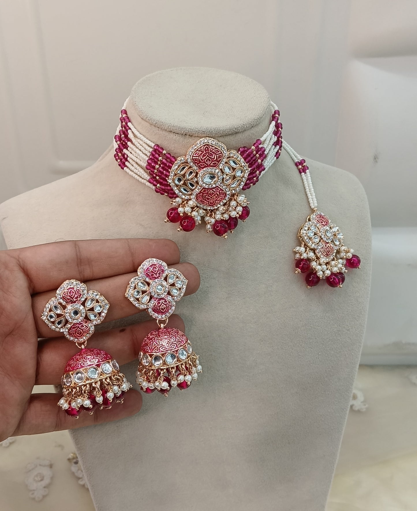 Majenta Kundan 21 Karet Choker Jewellery Hipsi Set