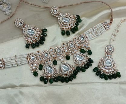 Green Kundan 21 Karet Choker Jewellery Hudi Set