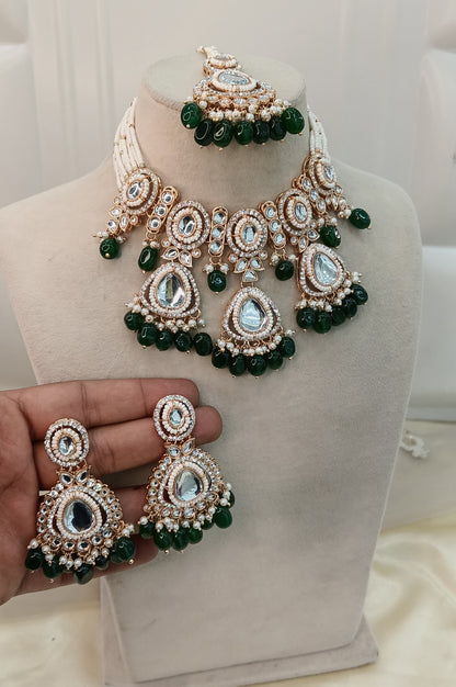 Green Kundan 21 Karet Choker Jewellery Hudi Set