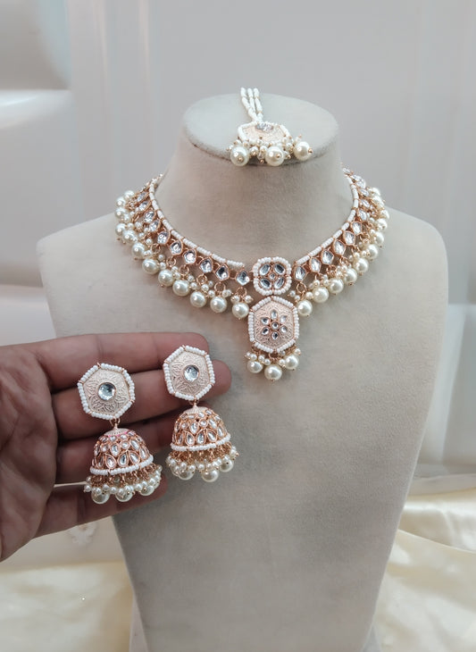 Rose White Kundan 21 Karet Necklace Jewellery Preserve Set