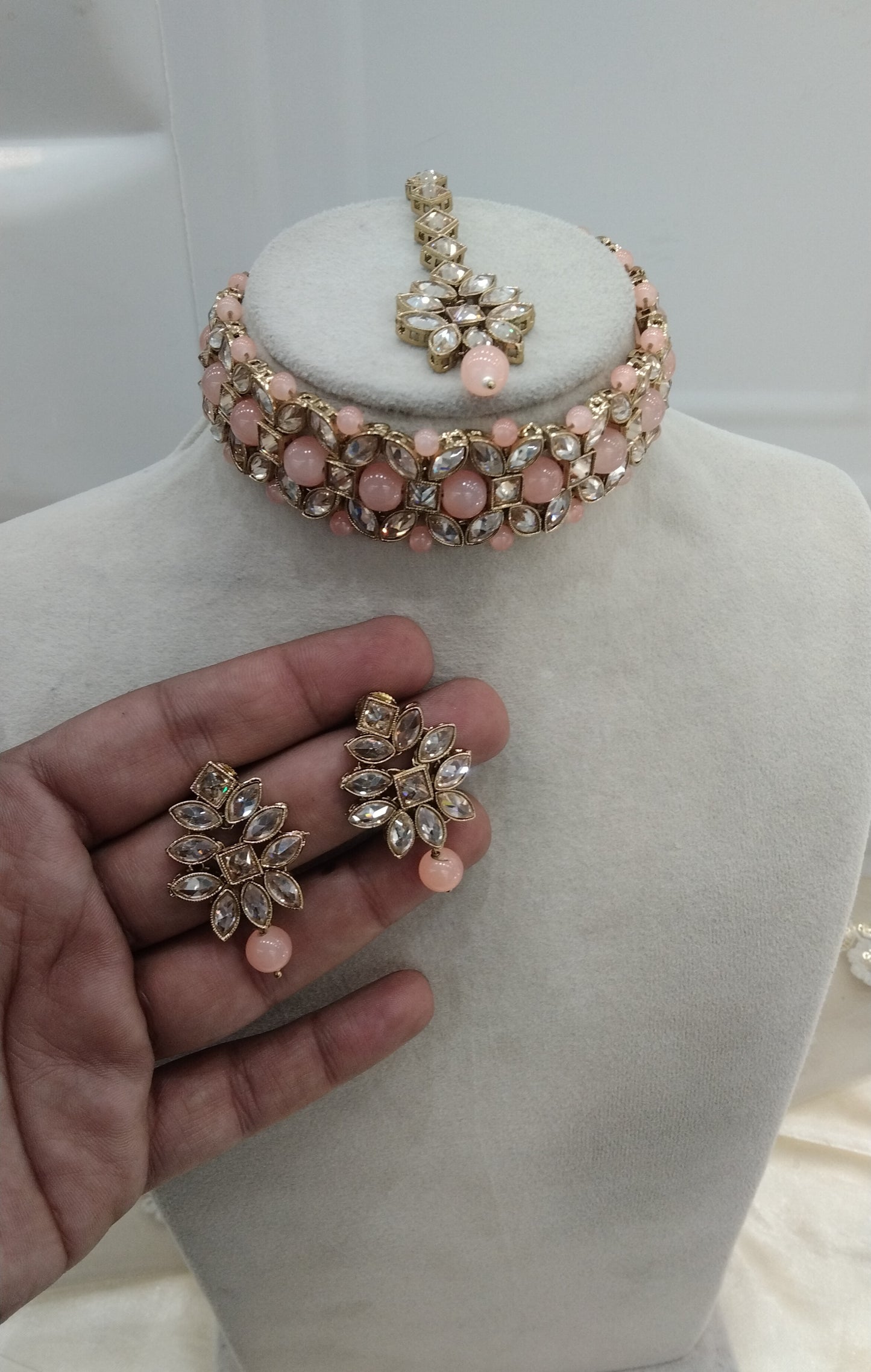 Peach Antique Gold Choker Jewellery Hiki  Set