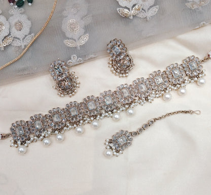 Antique White Choker Jewellery Cinema Set
