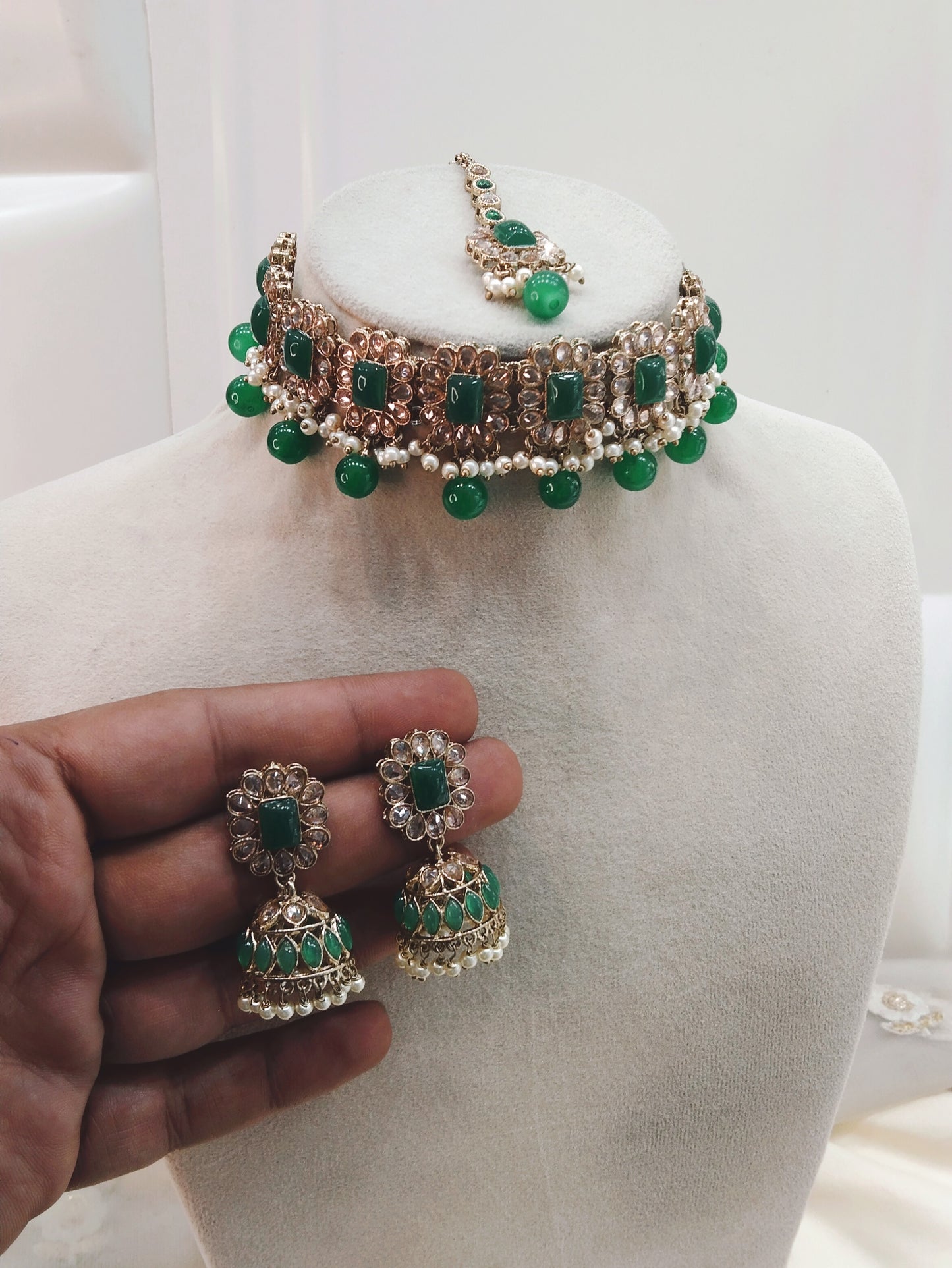 Green Choker Jewellery Cinema Set