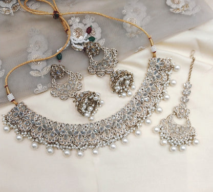 Antique White Necklace Jewellery Check Set